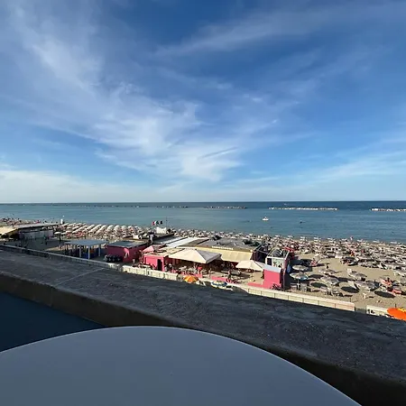Cn018 - Cesenatico, Elegante Quadrilocale Fronte Mare Con Posto Auto Apartamento *