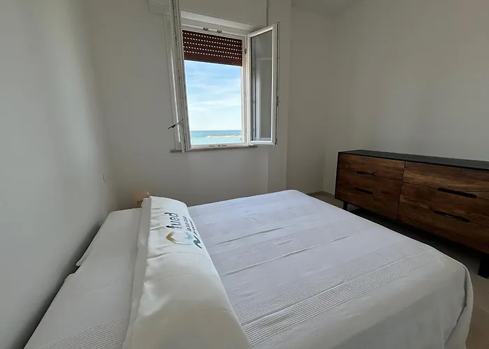 Cn018 - Cesenatico, Elegante Quadrilocale Fronte Mare Con Posto Auto * تْشيزيناتيكو